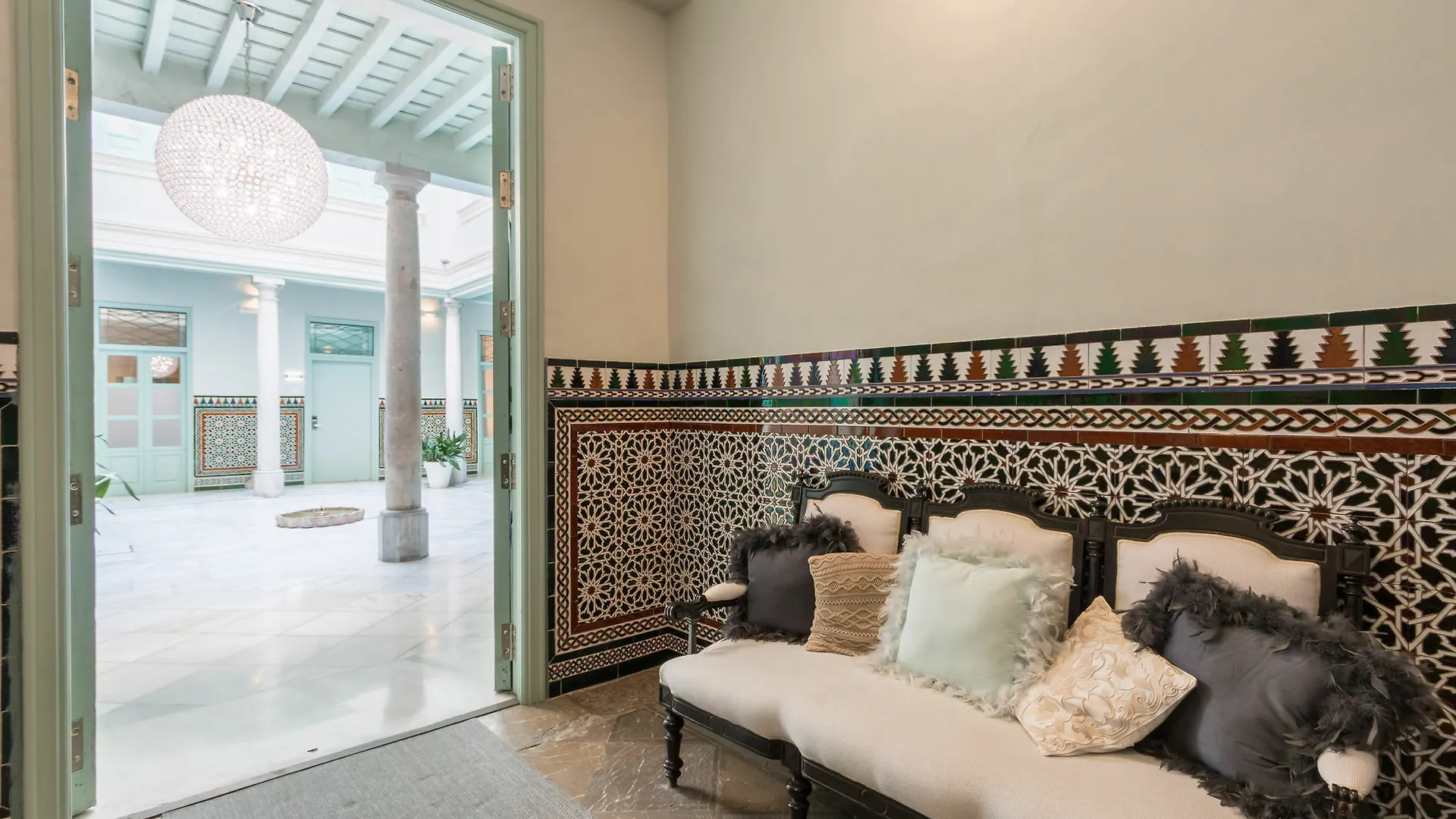 Palacio Cabrera Lillo Granada Apartment